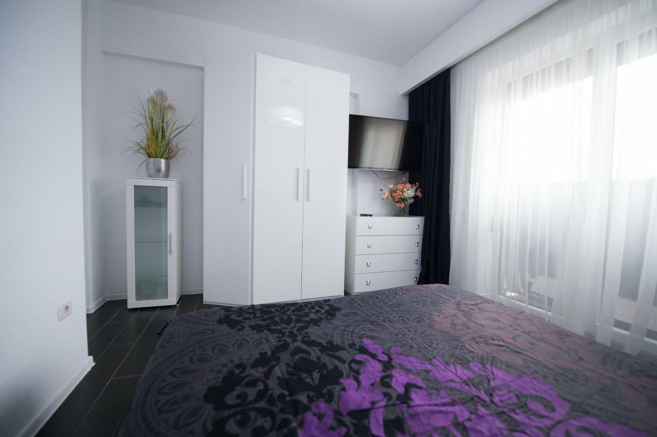 Apartel Black & White Navodari Exterior photo